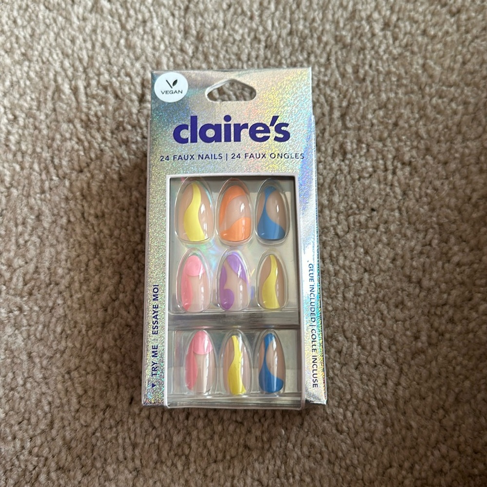 Cute nails in the brand Claire’s